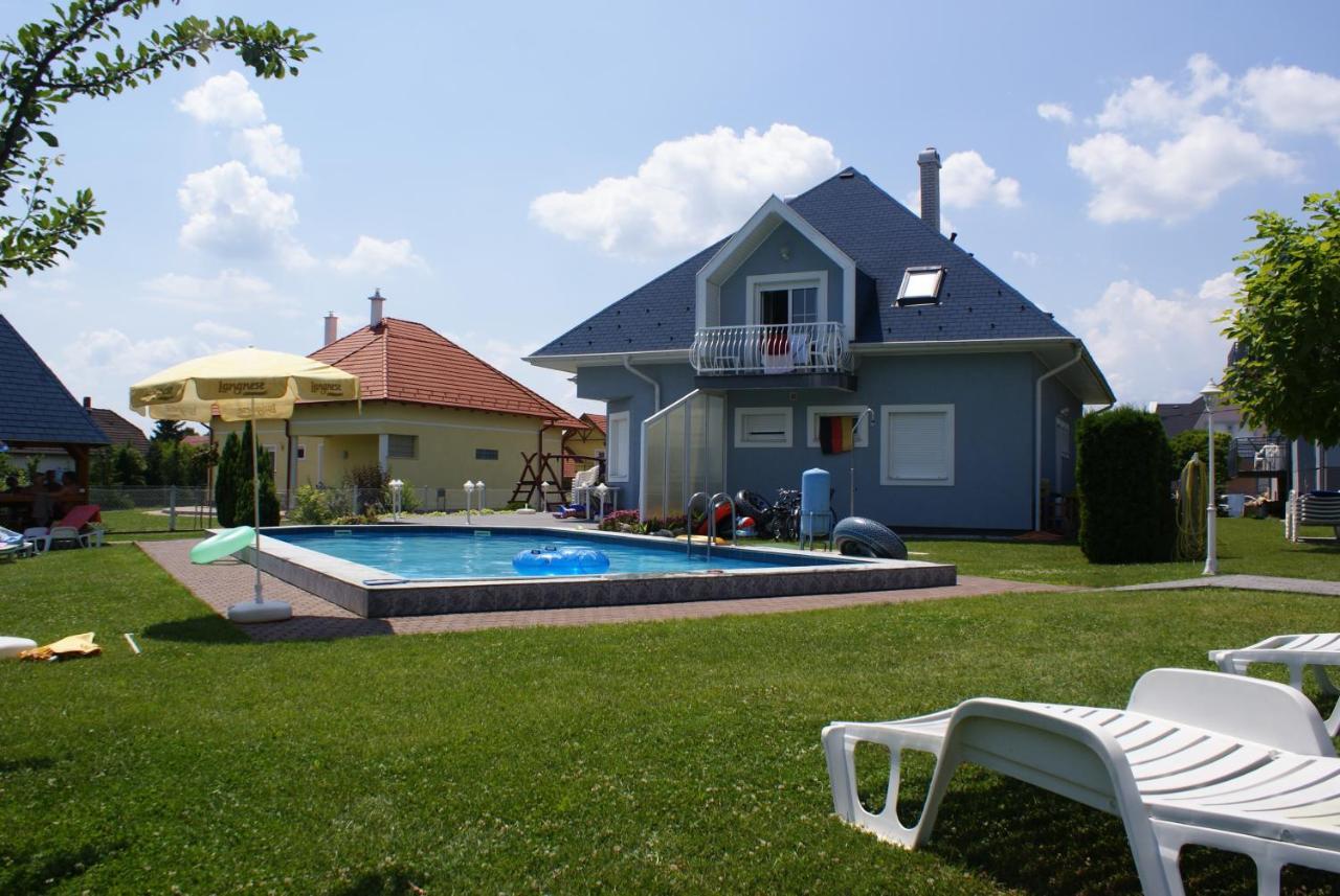 Kek Vendeghaz Family Resort Gyenesdias Exterior photo